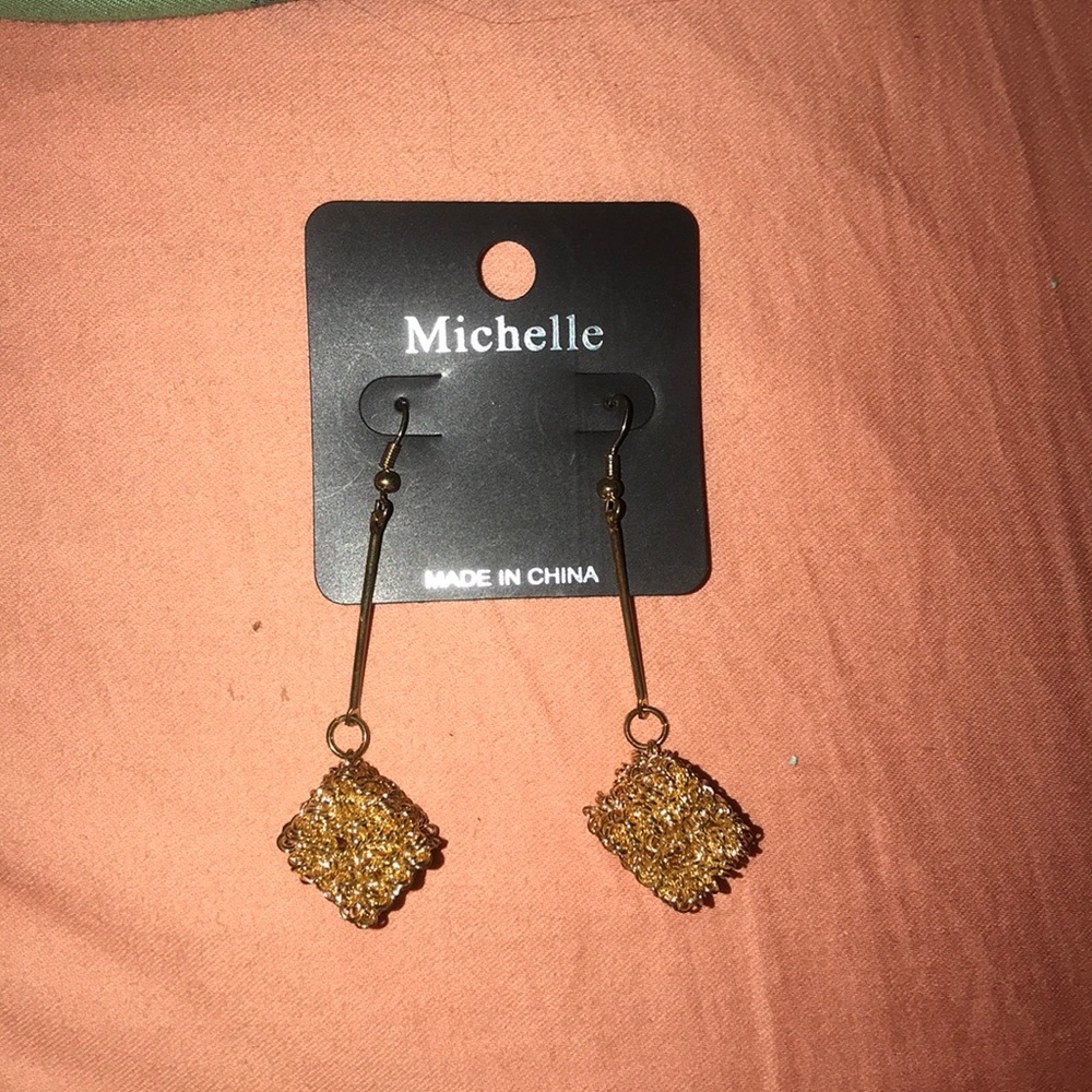 Gold earings